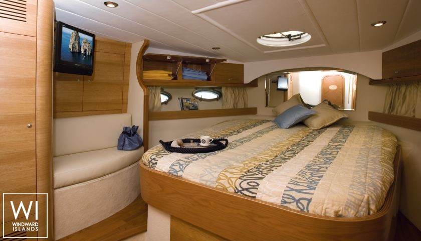 
																Alena 52																 4