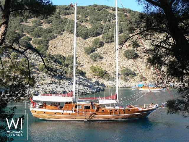 
																Dreamland																 4