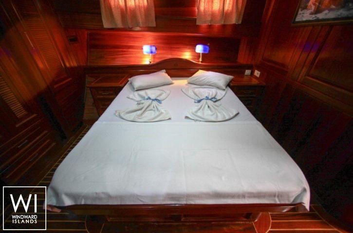 
																Dreamland																 6