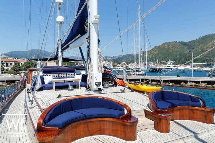 
																Voyage																 3