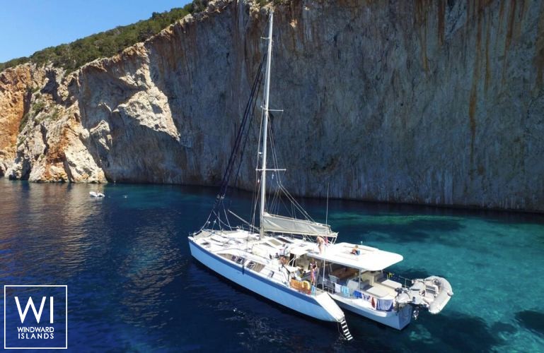 Custom Catamaran 24m Exterior 1