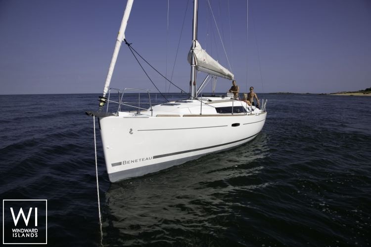 Beneteau Oceanis 34 Exterior 1