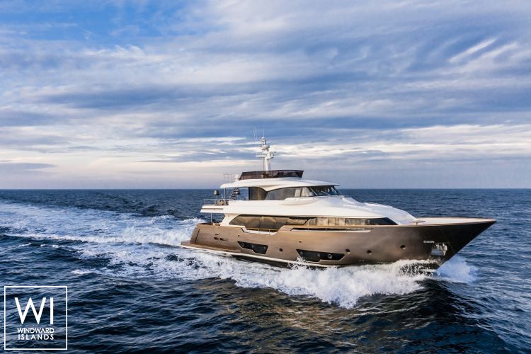 Ferretti Customline 28m Exterior 1