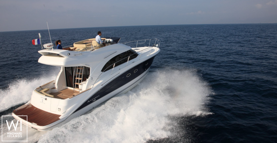 Beneteau Antares 42 Exterior 1