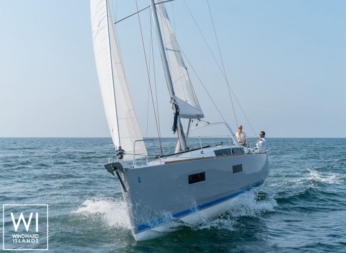 Beneteau Oceanis 38 Exterior 1